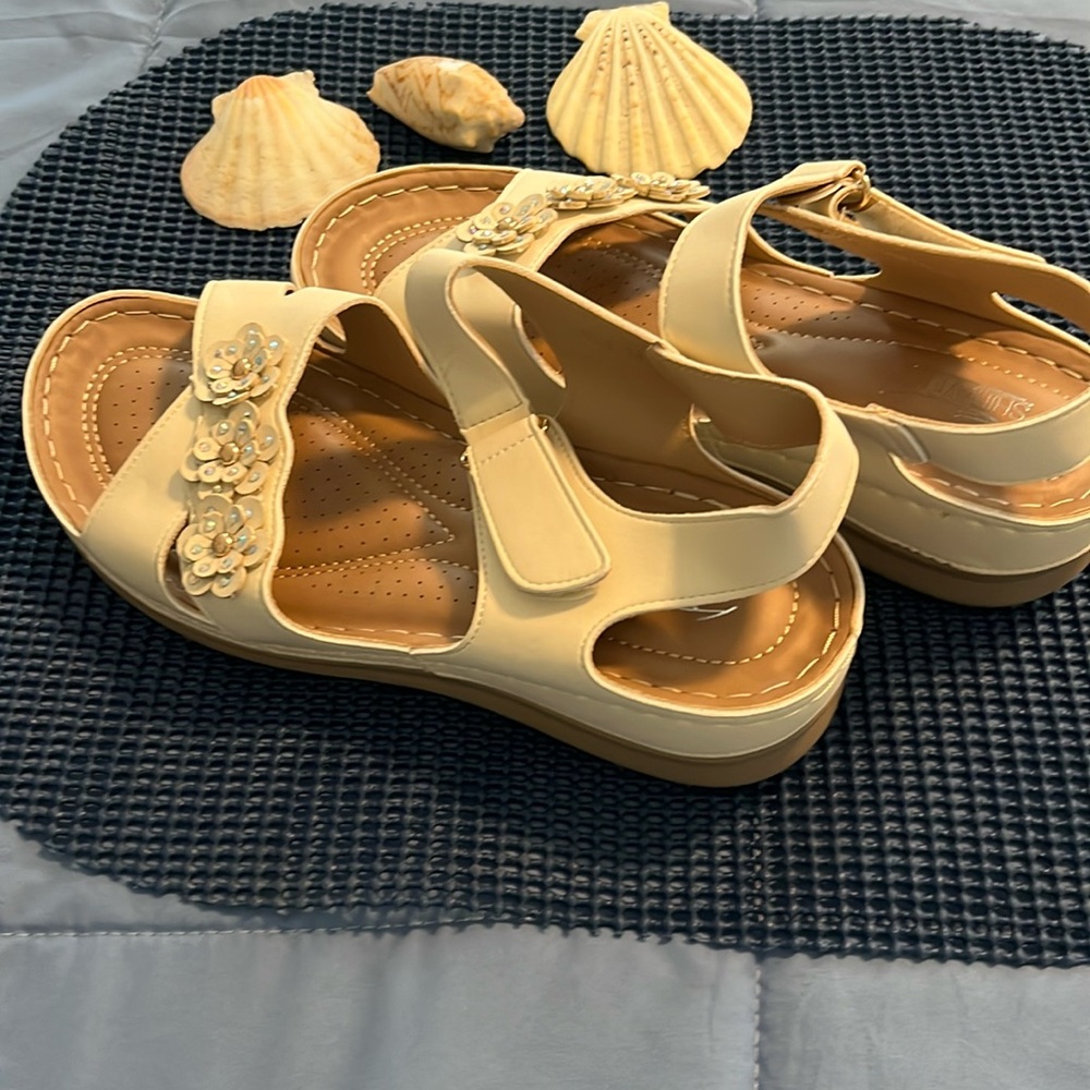 Velcro Sandals with Sparkle flowers👙🩴